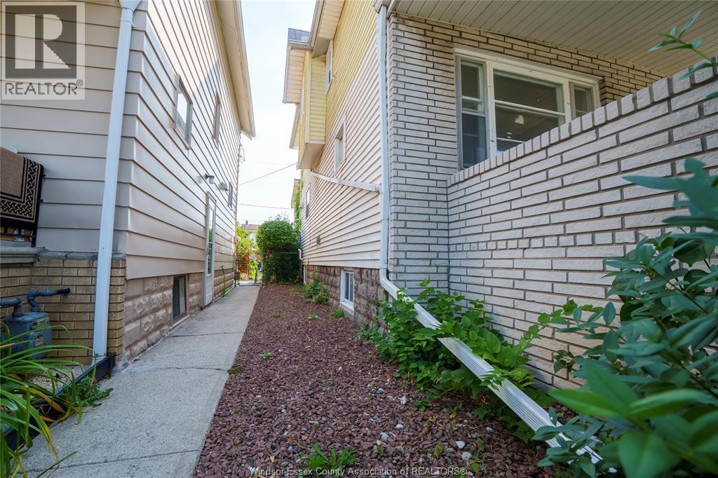 950 Elsmere, Windsor, Ontario  N9A 2A9 - Photo 32 - 26022044