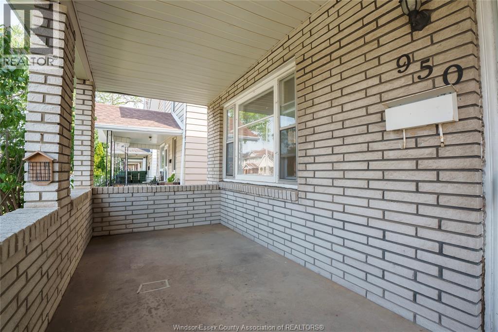950 Elsmere, Windsor, Ontario  N9A 2A9 - Photo 4 - 26022044