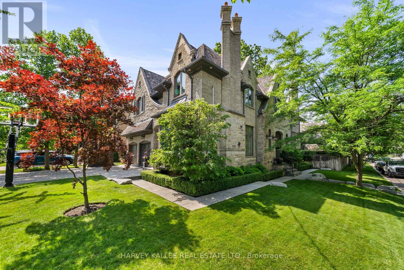 6 Vesta Drive, Toronto, Ontario  M5P 2Z3 - Photo 2 - C13761358