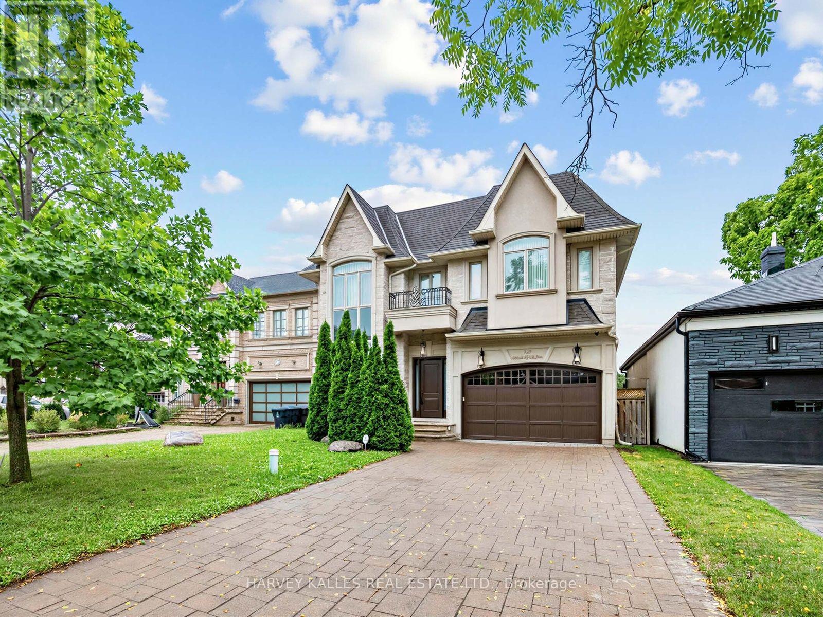 125 BANNOCKBURN AVENUE, Toronto, Ontario