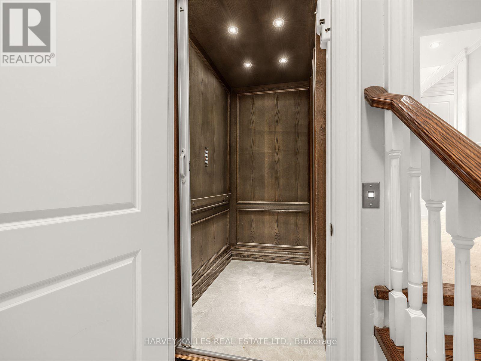 125 Bannockburn Avenue, Toronto, Ontario  M5M 2N2 - Photo 7 - C13761472