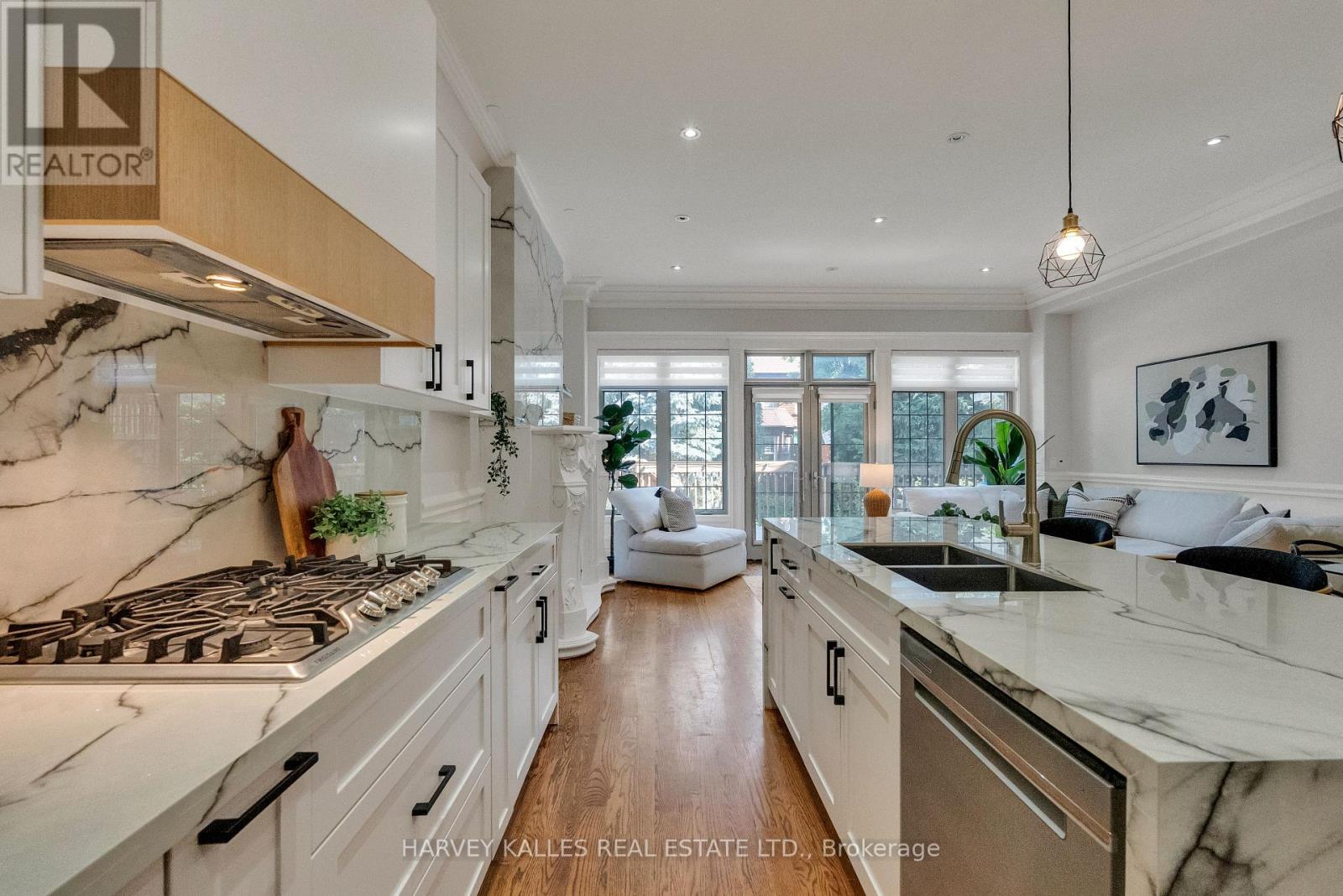168 Roe Avenue, Toronto, Ontario  M5M 2J2 - Photo 17 - C13761500