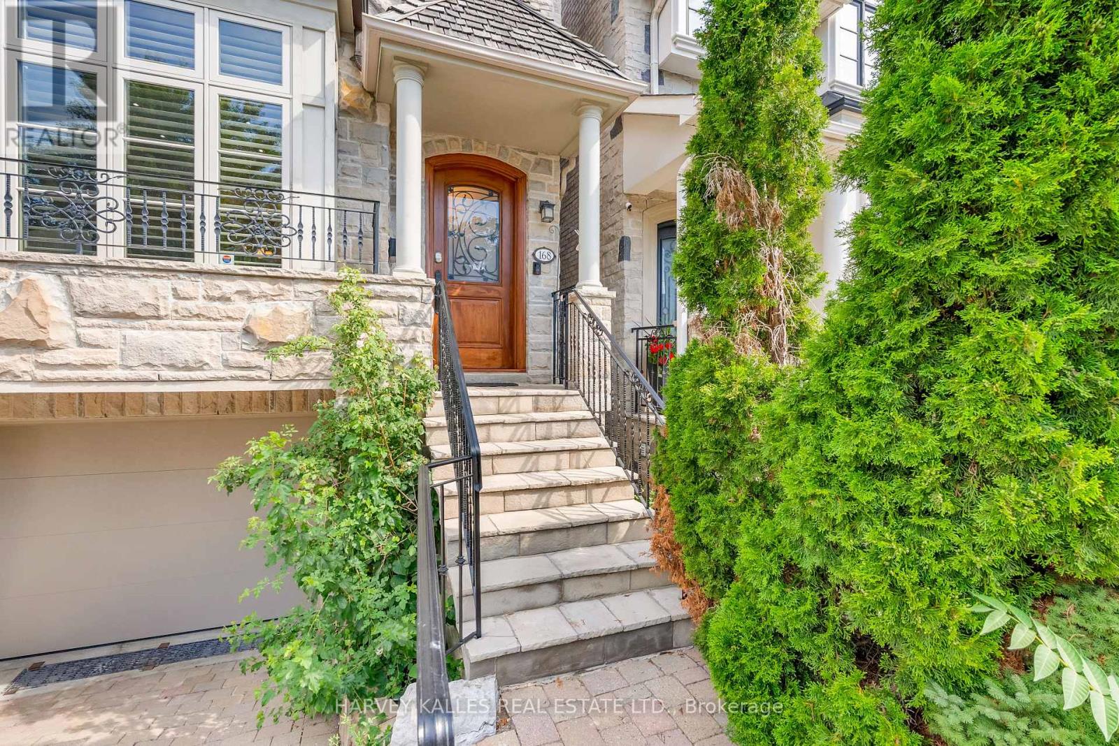 168 Roe Avenue, Toronto, Ontario  M5M 2J2 - Photo 2 - C13761500