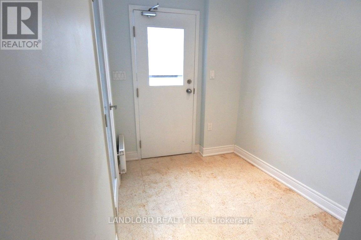 Main - 22 Rusholme Park Crescent, Toronto, Ontario  M6J 2C9 - Photo 11 - C13761636