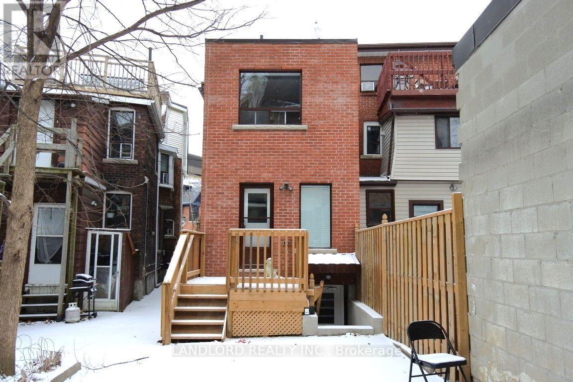 Main - 22 Rusholme Park Crescent, Toronto, Ontario  M6J 2C9 - Photo 15 - C13761636
