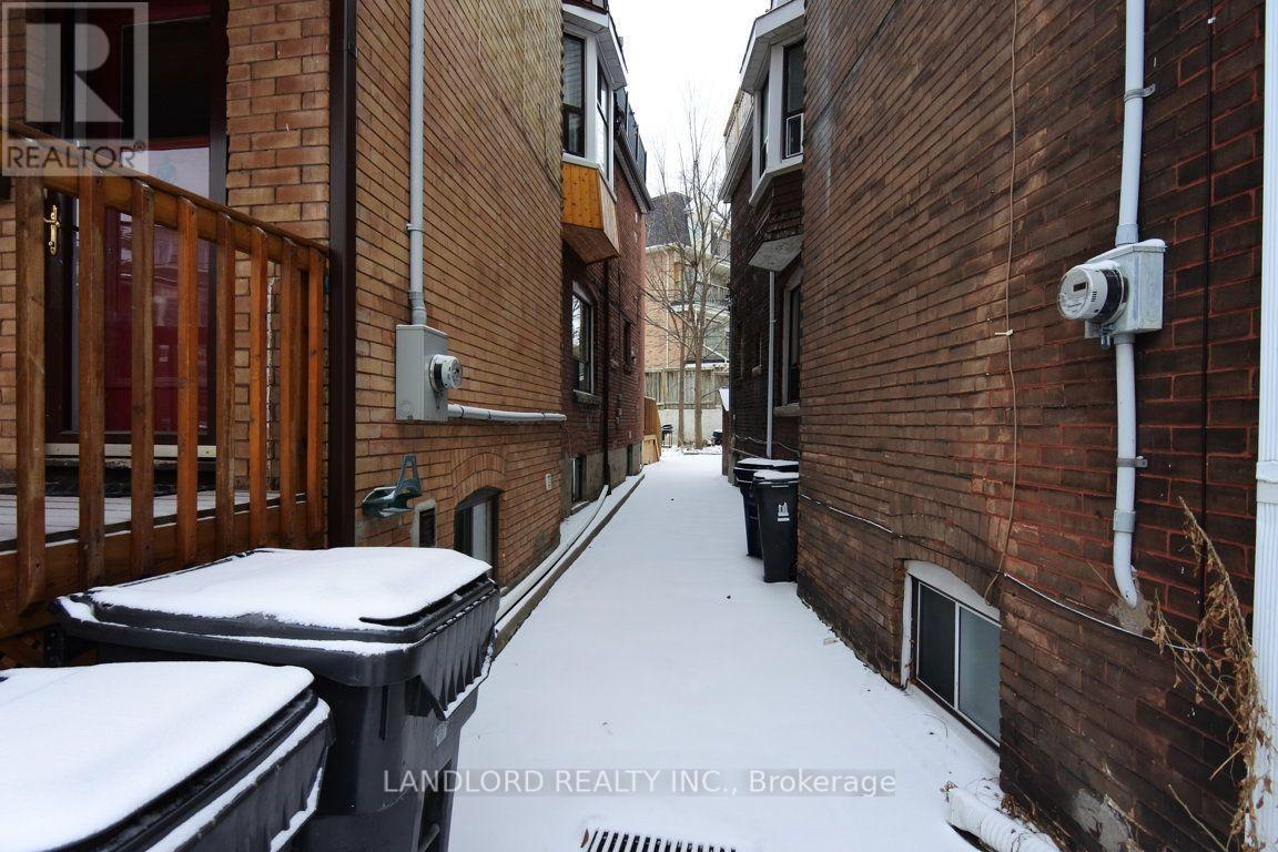 Main - 22 Rusholme Park Crescent, Toronto, Ontario  M6J 2C9 - Photo 18 - C13761636