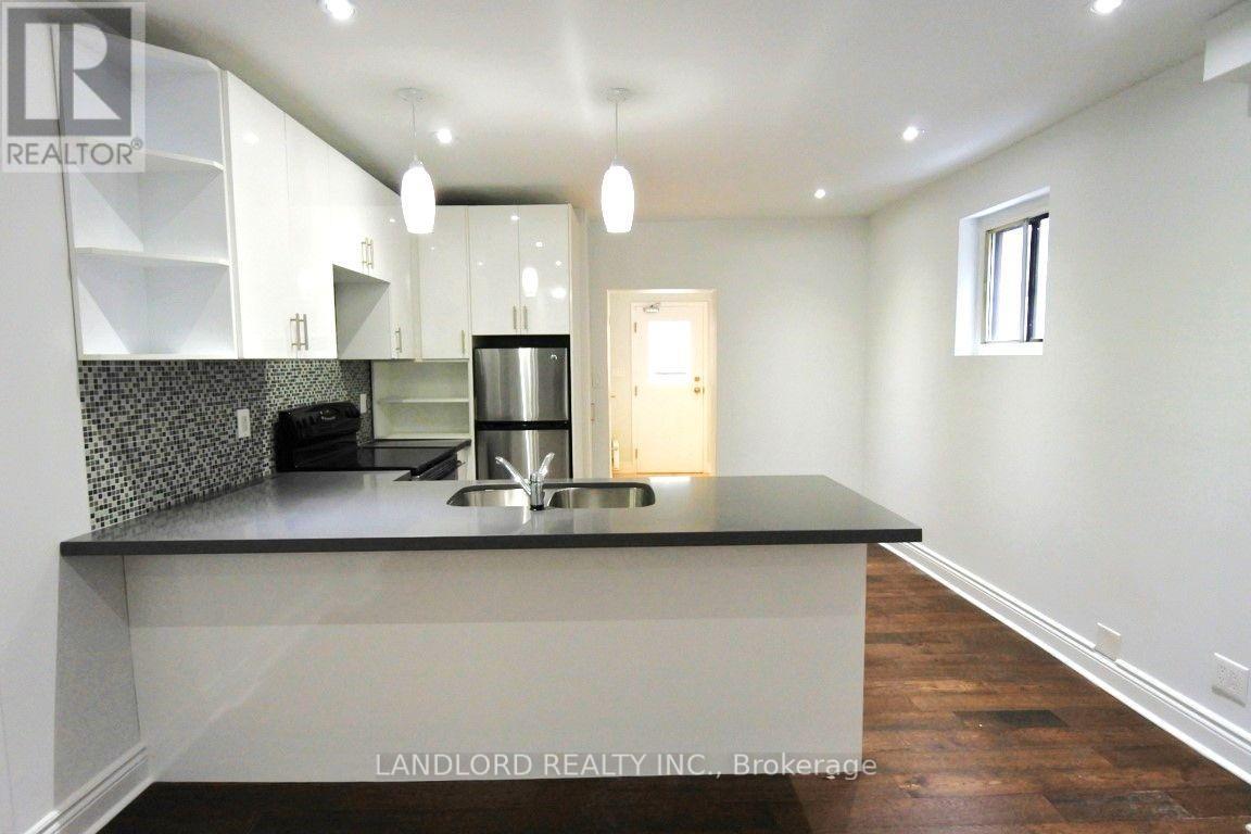 Main - 22 Rusholme Park Crescent, Toronto, Ontario  M6J 2C9 - Photo 4 - C13761636