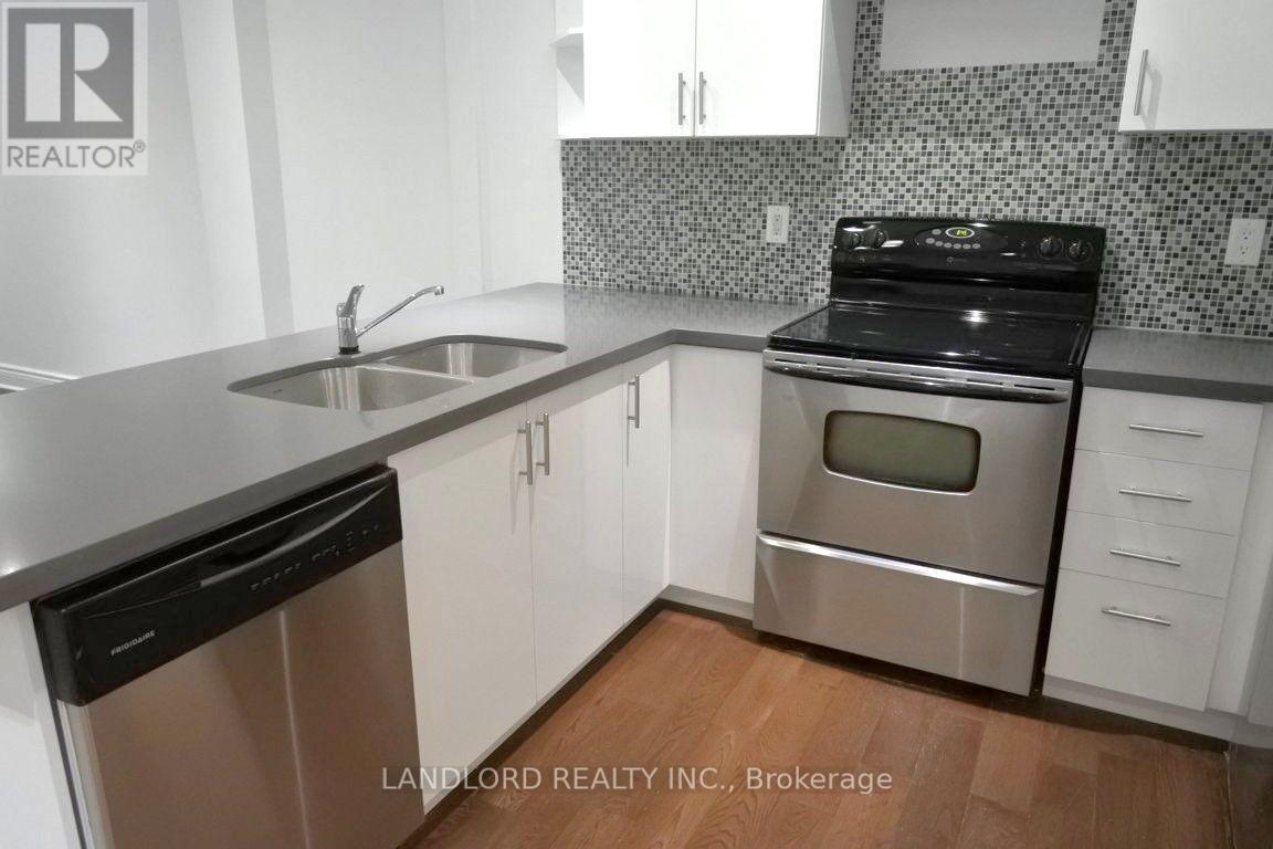 Main - 22 Rusholme Park Crescent, Toronto, Ontario  M6J 2C9 - Photo 6 - C13761636