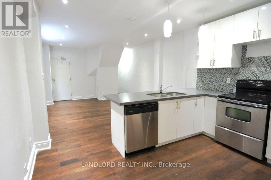 Main - 22 Rusholme Park Crescent, Toronto, Ontario  M6J 2C9 - Photo 7 - C13761636