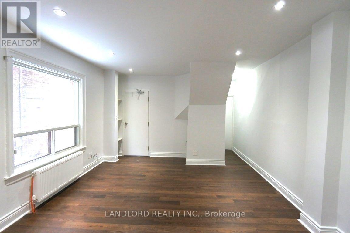 Main - 22 Rusholme Park Crescent, Toronto, Ontario  M6J 2C9 - Photo 8 - C13761636