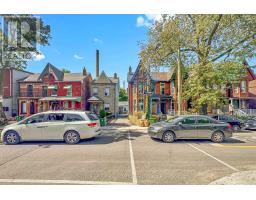 18 1/2 BELLEVUE AVENUE, Toronto, Ontario