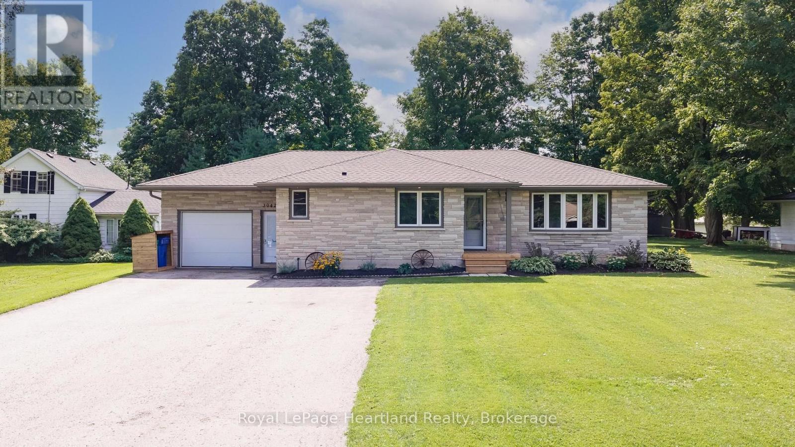 3042 ALBERT STREET, Howick, Ontario