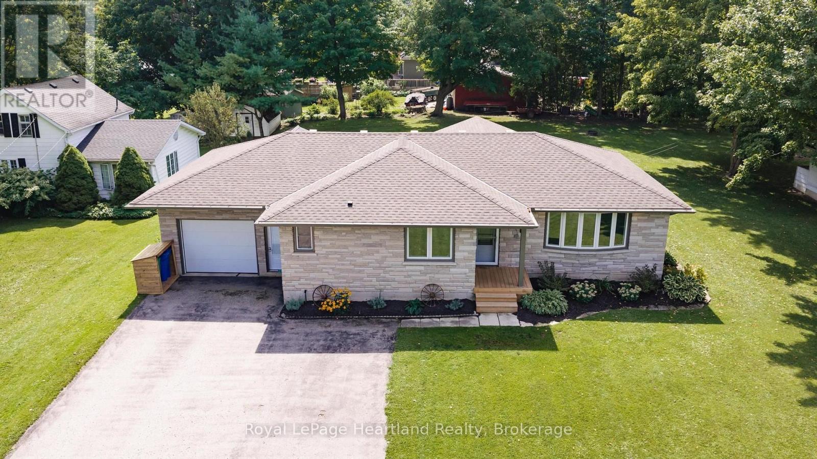 3042 Albert Street, Howick, Ontario  N0G 1V0 - Photo 2 - X13761650