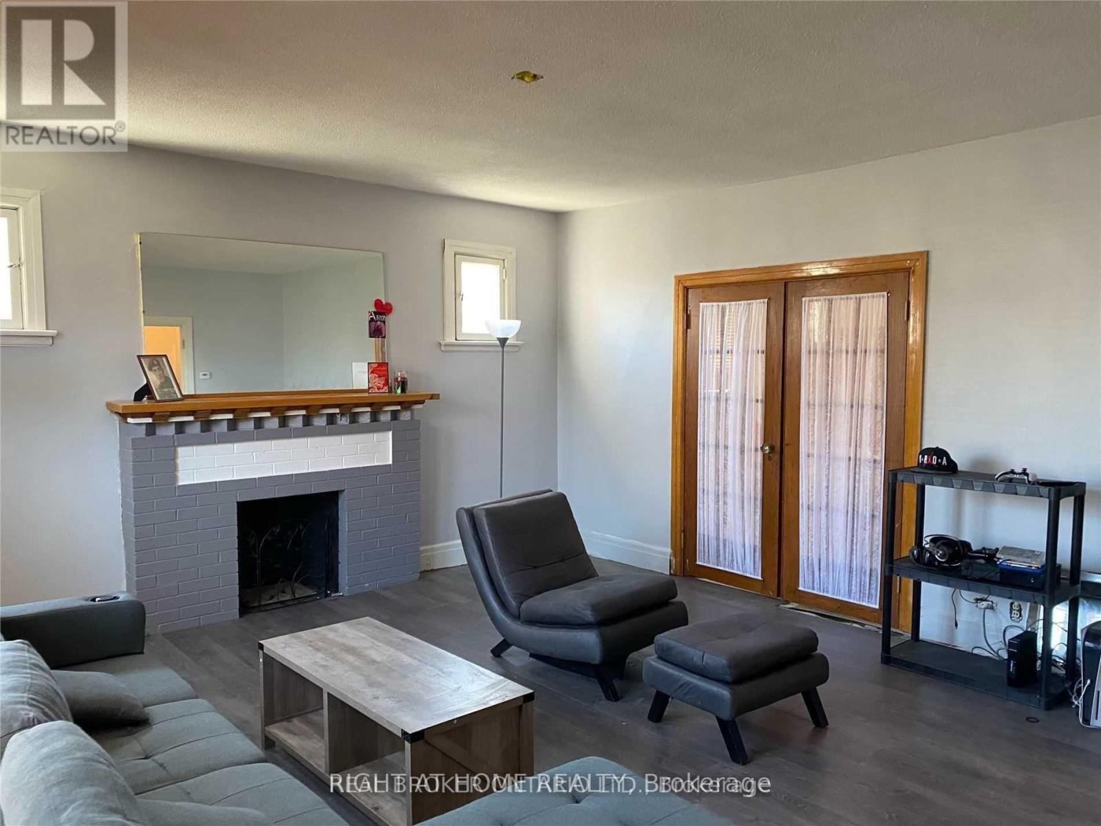 Main - 210 Mary Street N, Oshawa, Ontario  L1G 5C4 - Photo 2 - E13761346