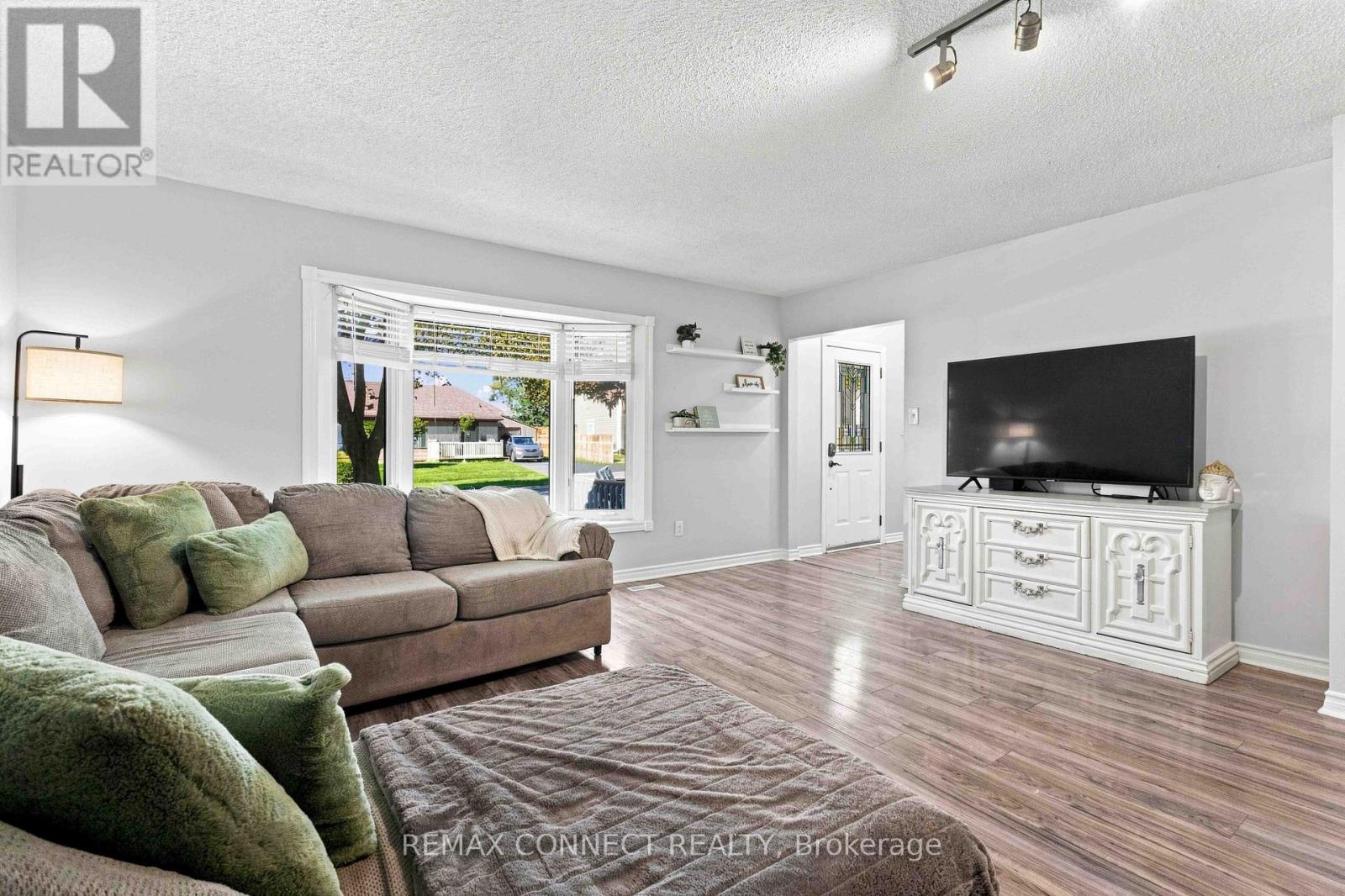 31 Roser Crescent, Clarington, Ontario  L1C 3N7 - Photo 7 - E13761410