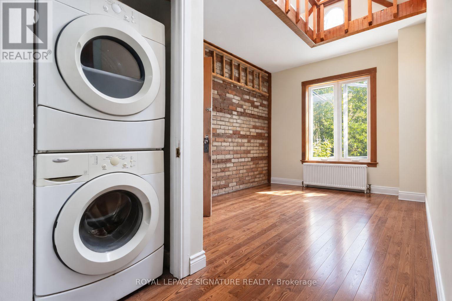 Main - 22 Curzon Street E, Toronto, Ontario  M4M 3B4 - Photo 12 - E13761428