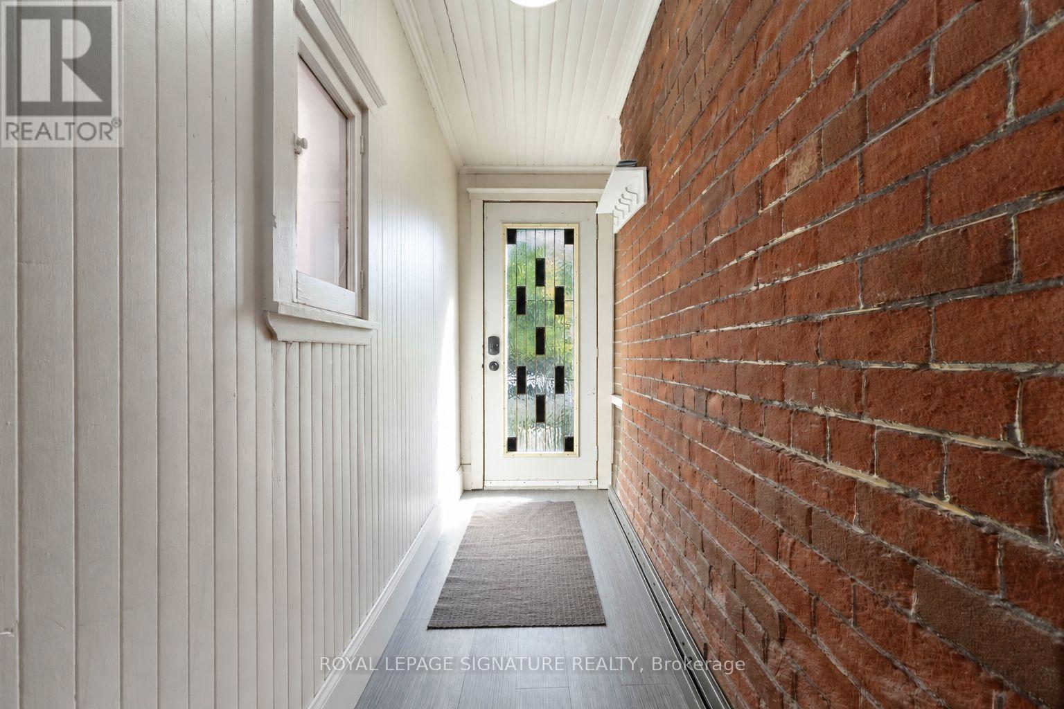 Main - 22 Curzon Street E, Toronto, Ontario  M4M 3B4 - Photo 3 - E13761428