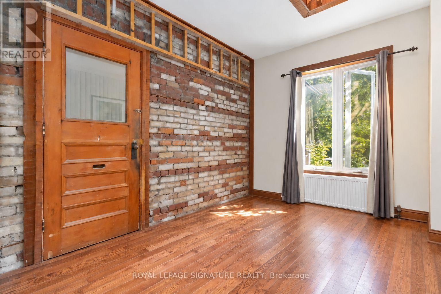 Main - 22 Curzon Street E, Toronto, Ontario  M4M 3B4 - Photo 8 - E13761428