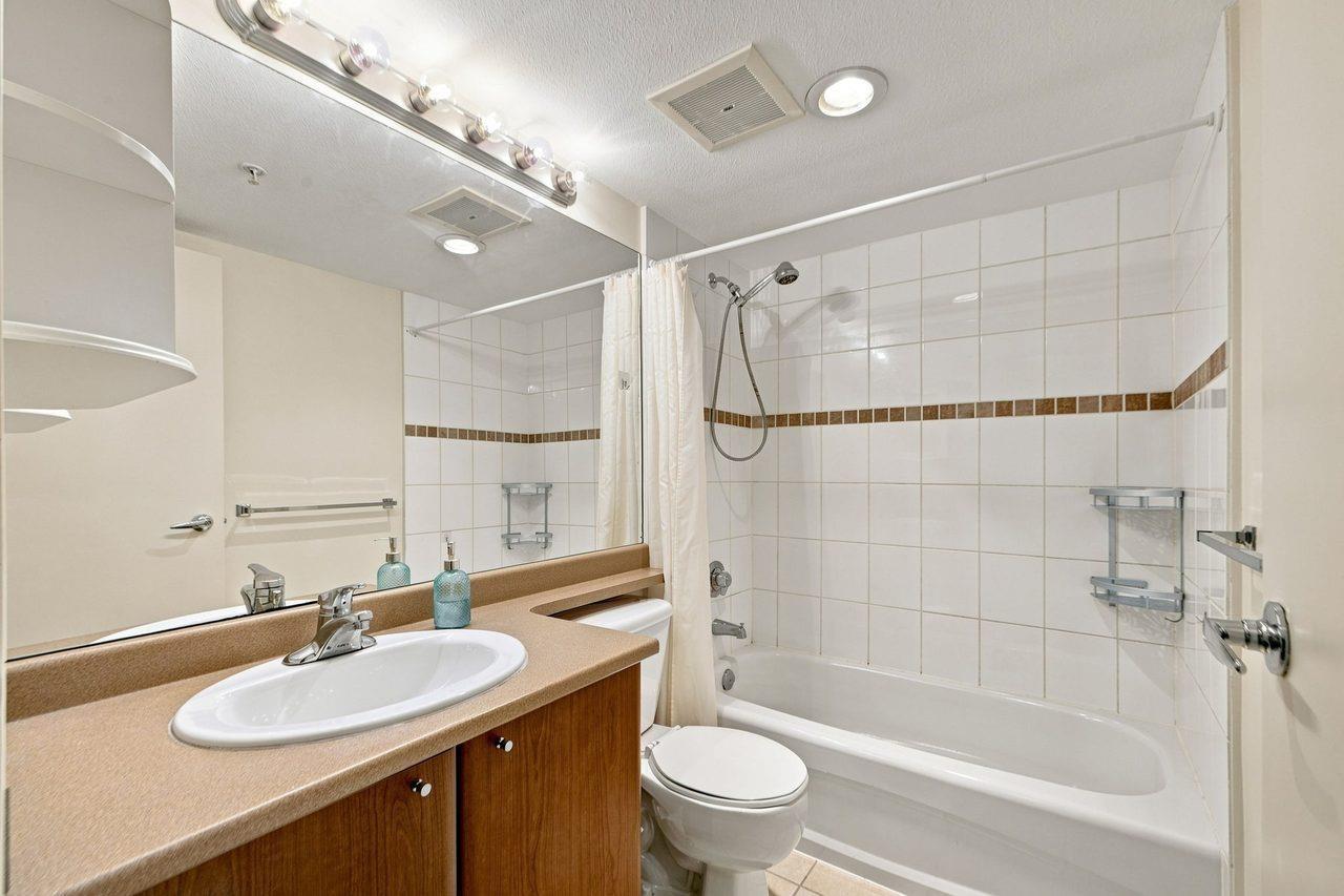 212 10088 148th Street, Surrey, British Columbia  V3R 3M9 - Photo 18 - R3163233