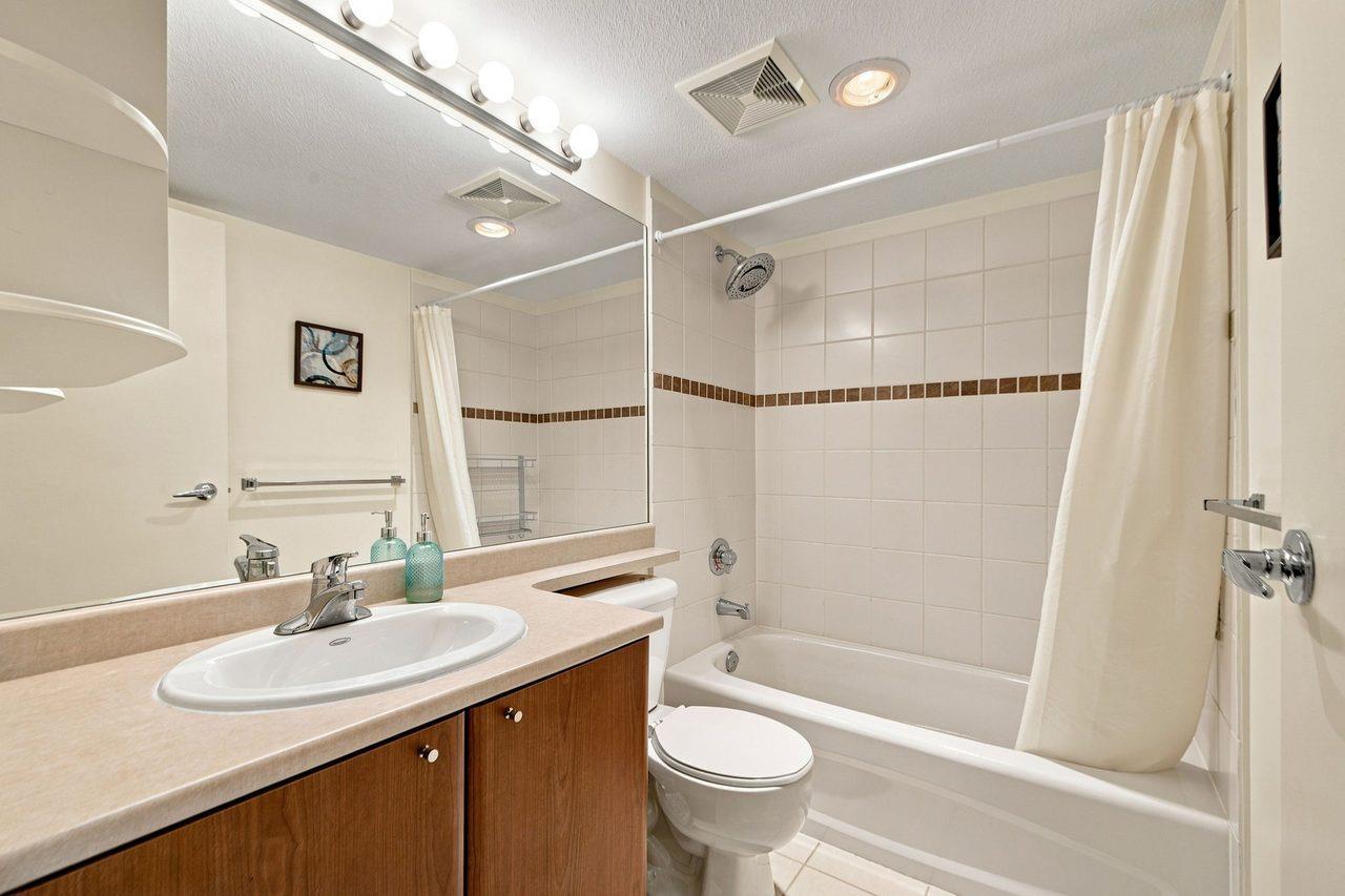 212 10088 148th Street, Surrey, British Columbia  V3R 3M9 - Photo 19 - R3163233