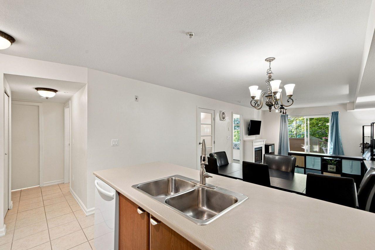 212 10088 148th Street, Surrey, British Columbia  V3R 3M9 - Photo 2 - R3163233