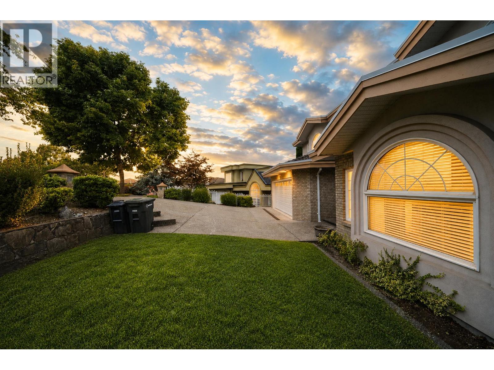 7586 Sequoia Road, Burnaby, British Columbia  V3N 4W9 - Photo 4 - R3163100