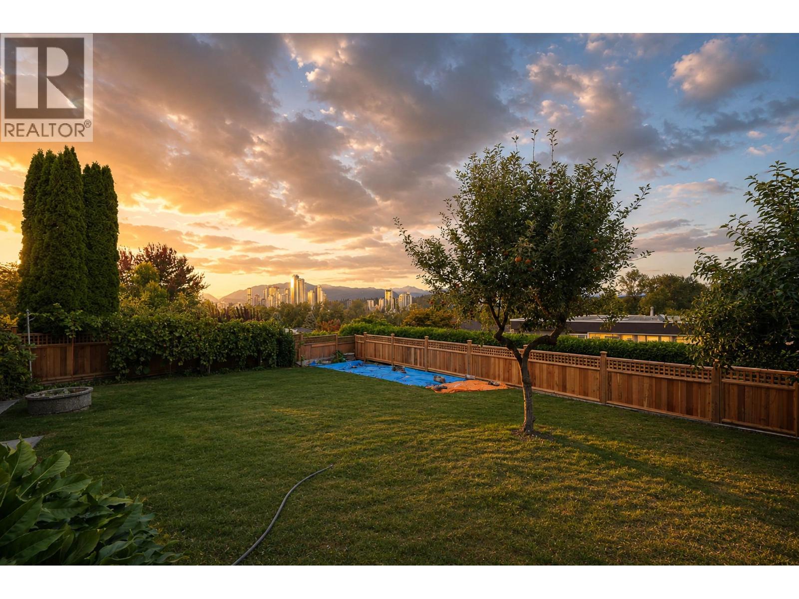 7586 Sequoia Road, Burnaby, British Columbia  V3N 4W9 - Photo 11 - R3163100