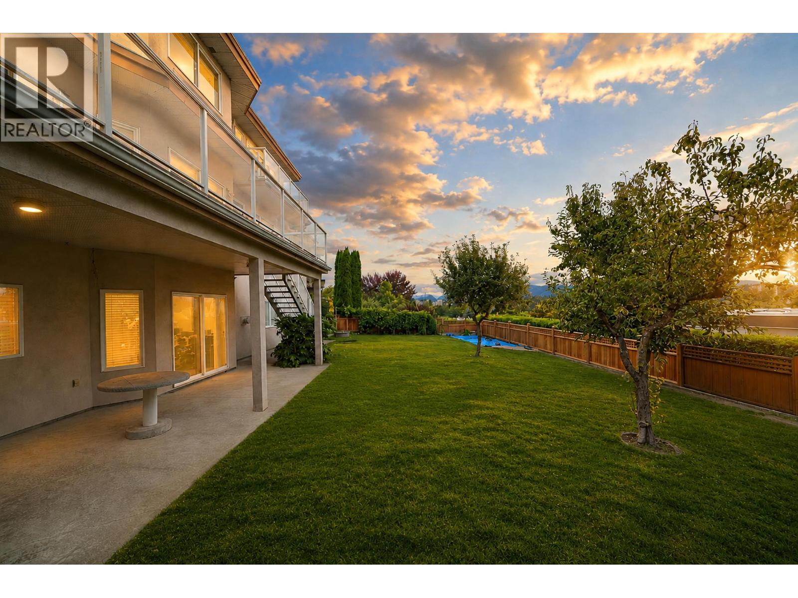7586 Sequoia Road, Burnaby, British Columbia  V3N 4W9 - Photo 5 - R3163100