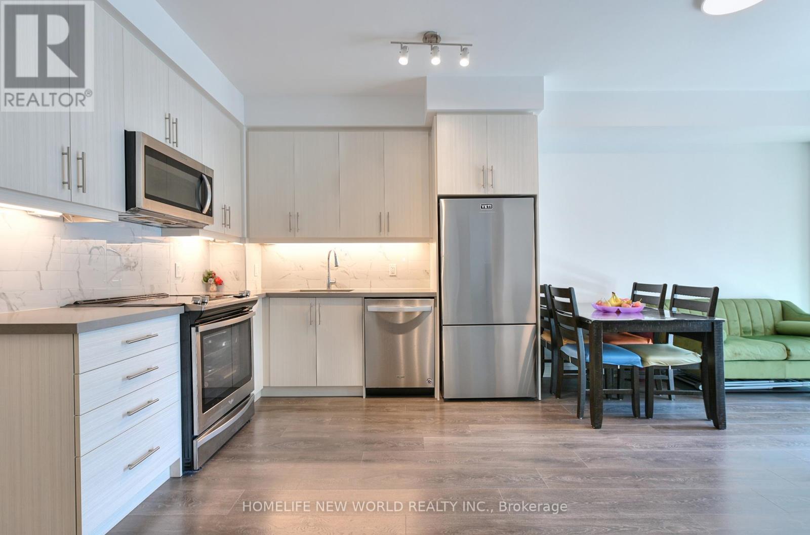 811 - 85 Oneida Crescent, Richmond Hill, Ontario  L4B 0H3 - Photo 7 - N13761554