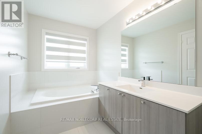 124 Allegranza Avenue, Vaughan, Ontario  L4H 4S3 - Photo 33 - N13761564