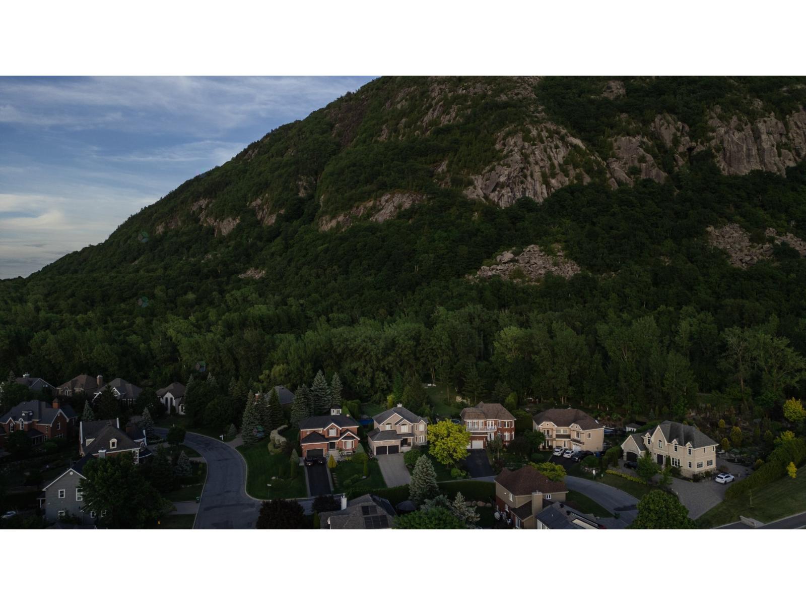 528 Rue de la Grotte Mont-Saint-Hilaire Quebec Canada J3H5R6 3