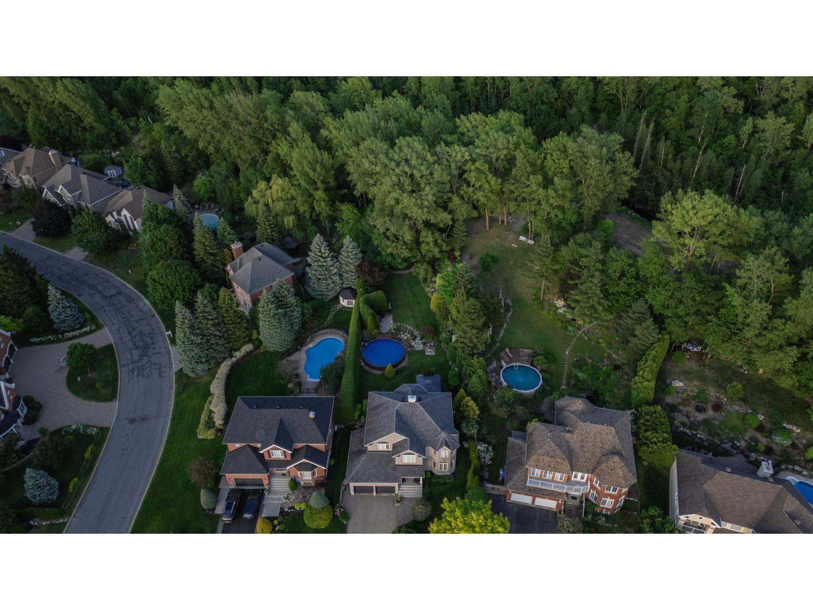528 Rue de la Grotte Mont-Saint-Hilaire Quebec Canada J3H5R6 4