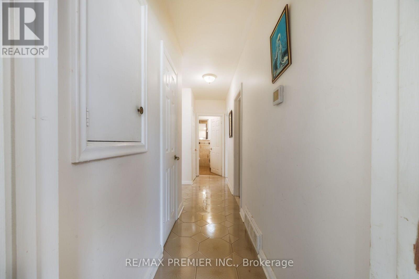 6 Canton Avenue, Toronto, Ontario  M3M 1N2 - Photo 30 - W13761374