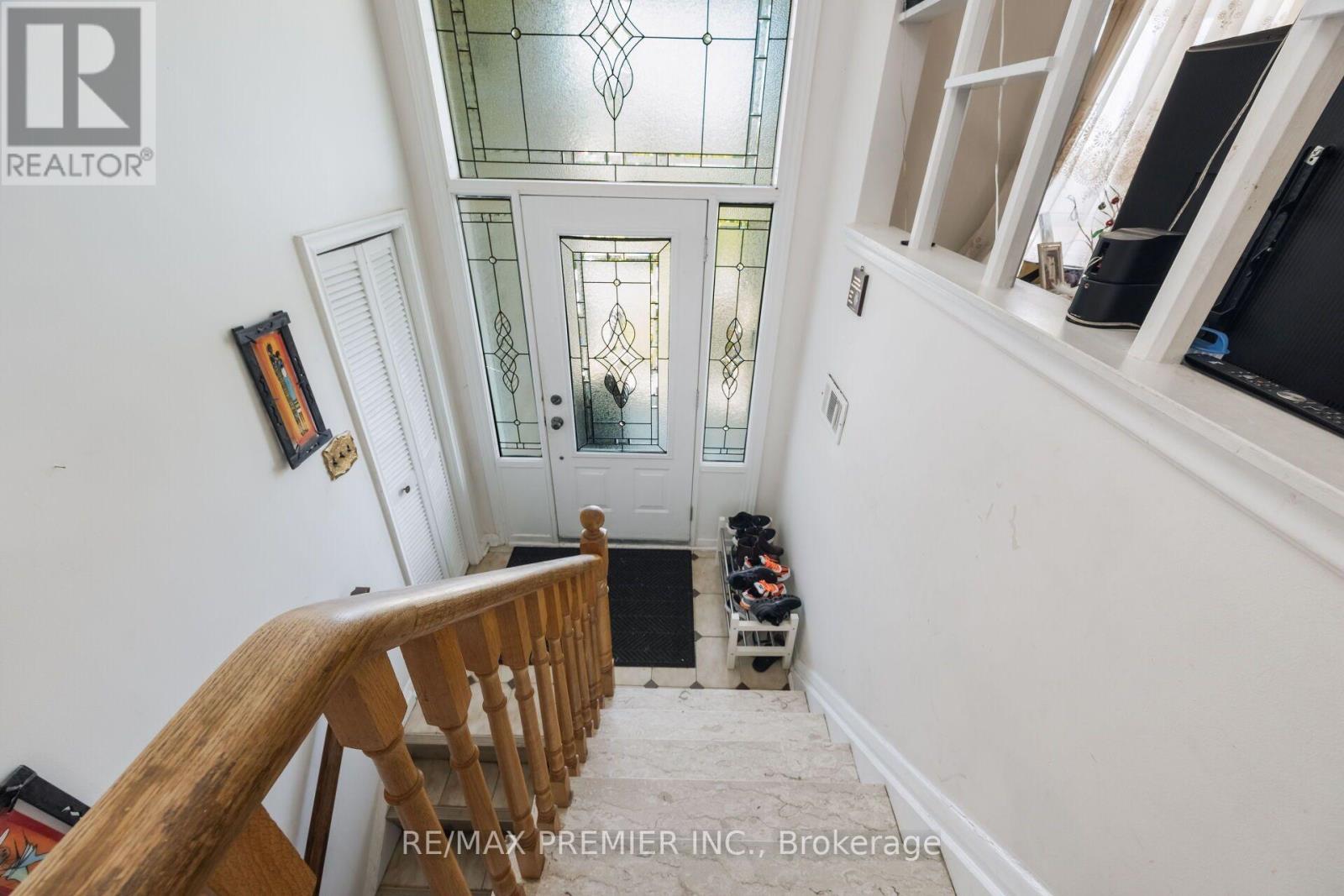 6 Canton Avenue, Toronto, Ontario  M3M 1N2 - Photo 9 - W13761374