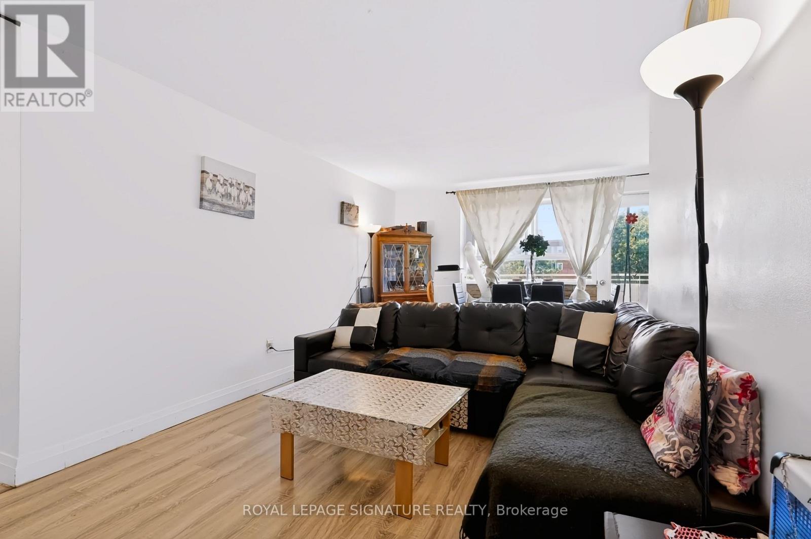 401 - 2485 Woking Crescent, Mississauga, Ontario  L5K 1Z6 - Photo 4 - W13761382