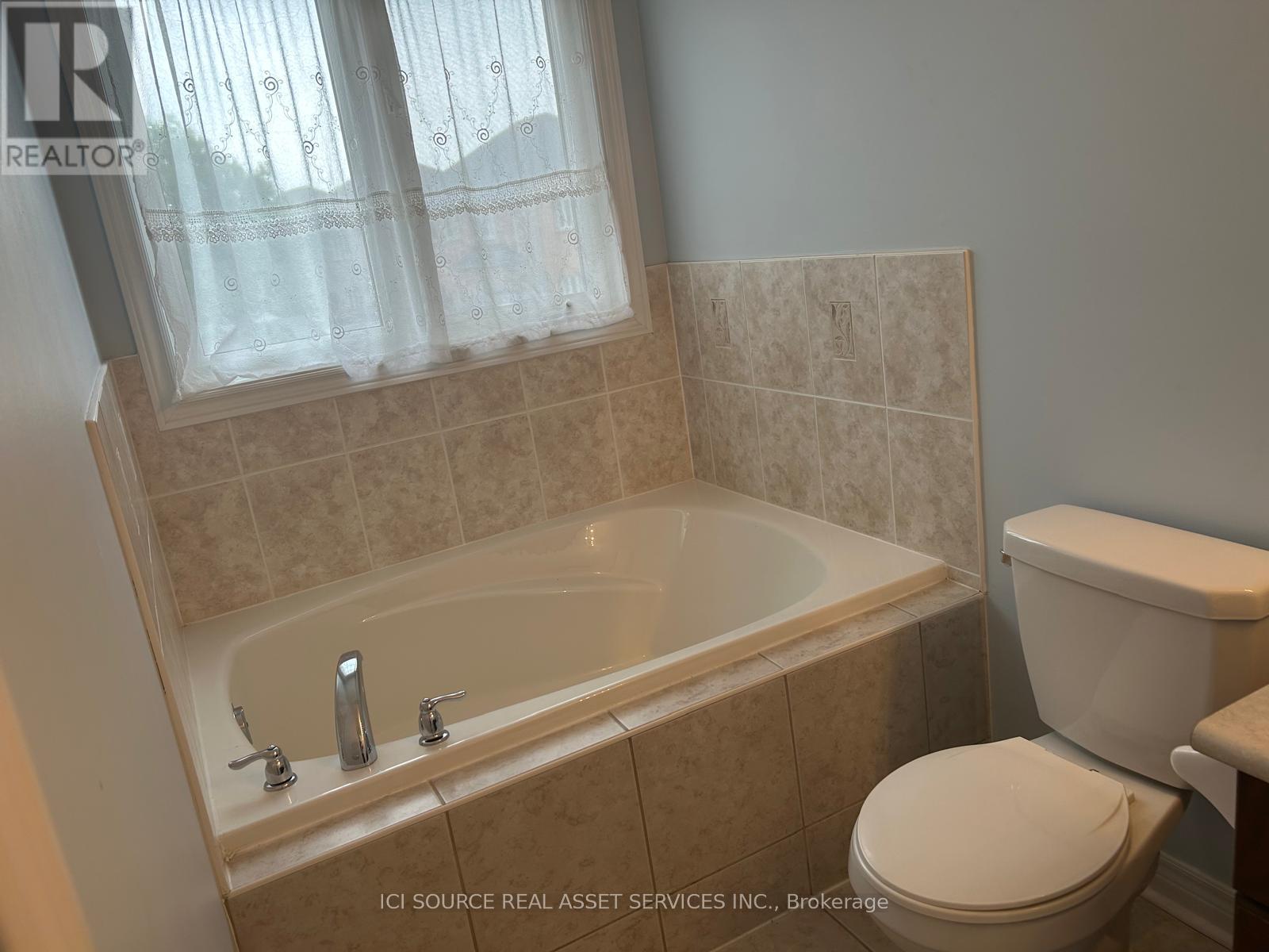 Upper - 11 Pomell Trail, Brampton, Ontario  L6P 3J5 - Photo 31 - W13761398