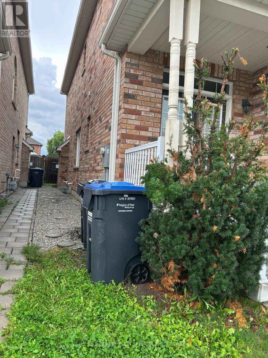 Upper - 11 Pomell Trail, Brampton, Ontario  L6P 3J5 - Photo 8 - W13761398