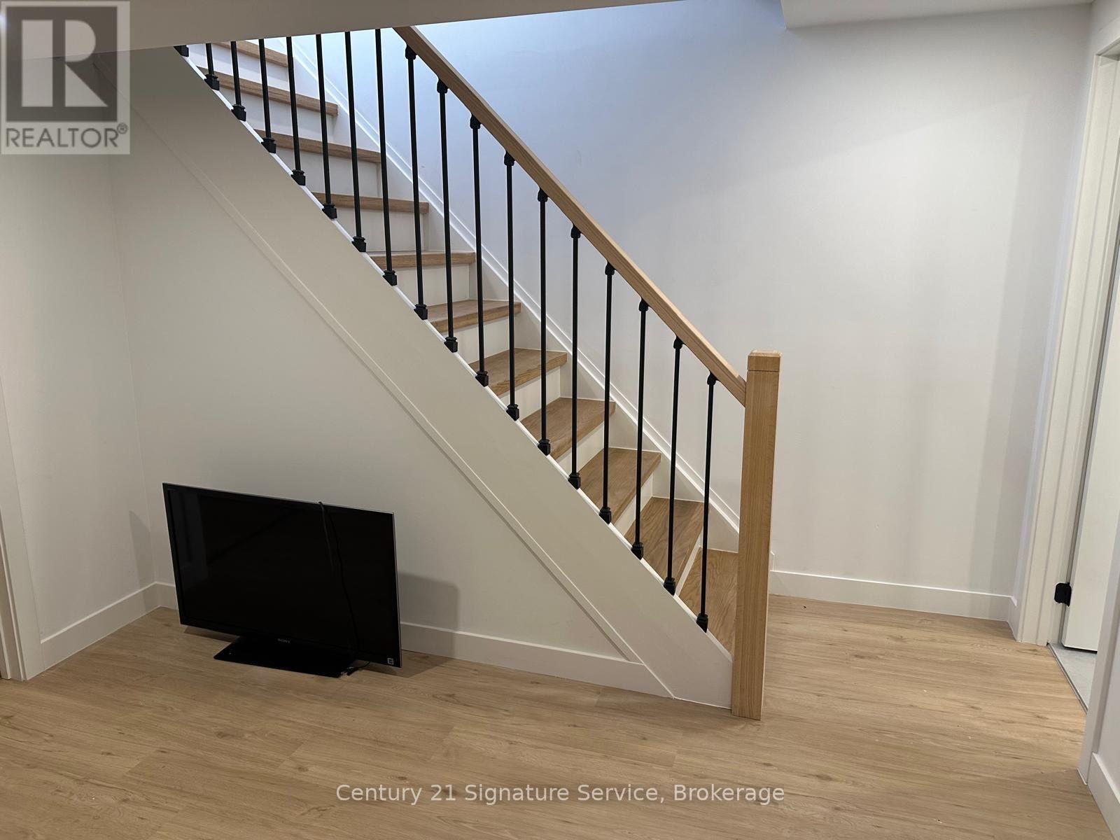 2579 Lundene Road N, Mississauga, Ontario  L5J 3Y9 - Photo 3 - W13761454