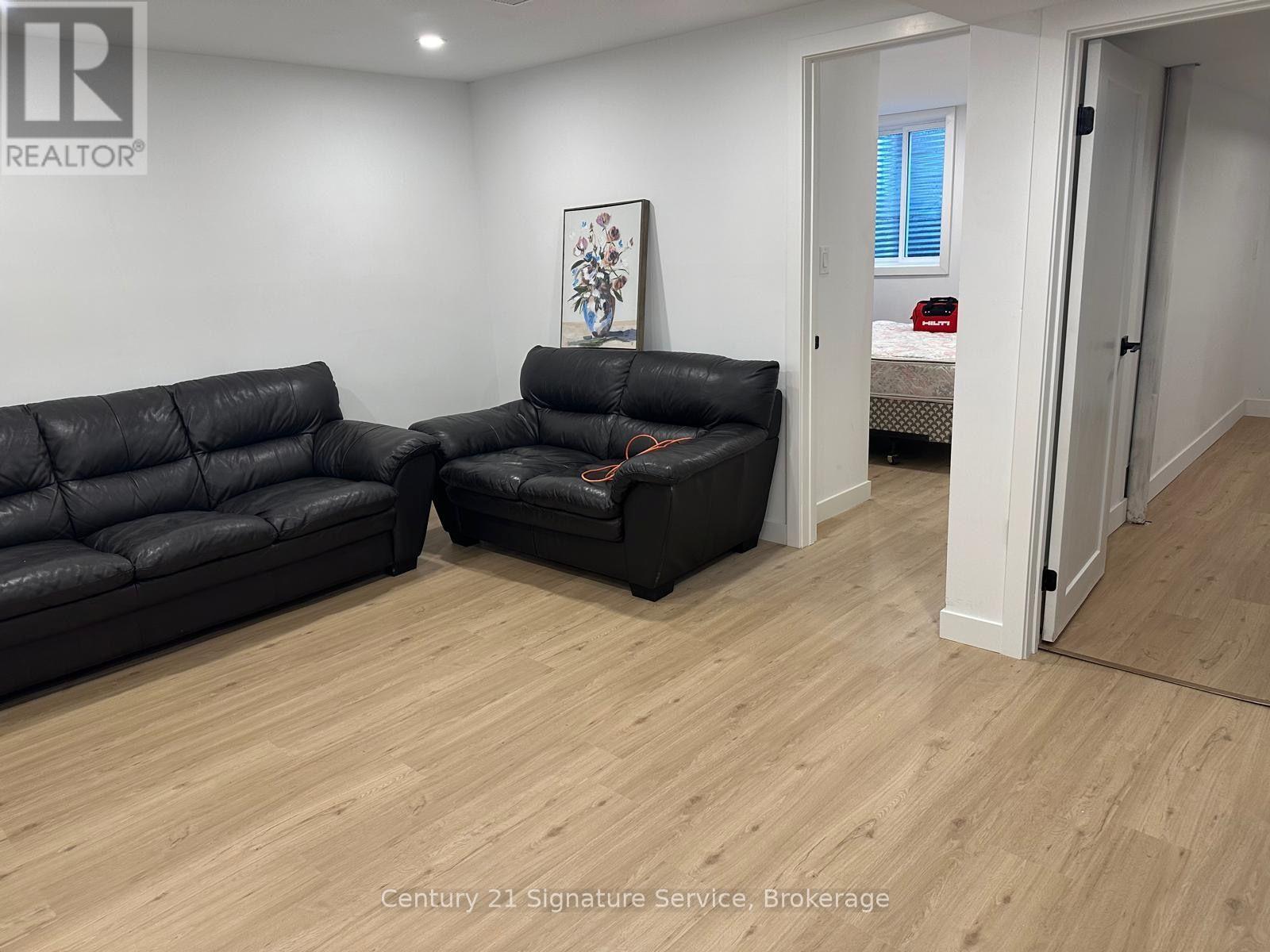 2579 Lundene Road N, Mississauga, Ontario  L5J 3Y9 - Photo 4 - W13761454