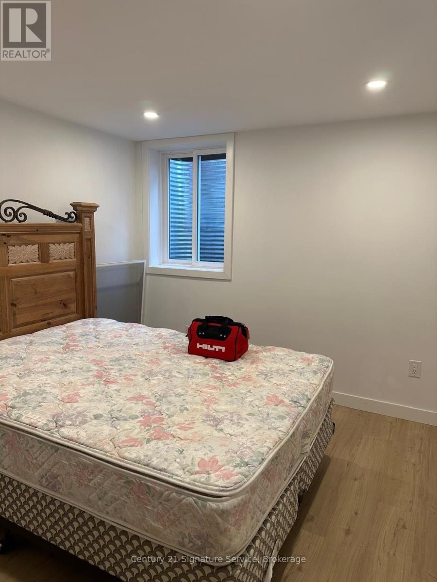 2579 Lundene Road N, Mississauga, Ontario  L5J 3Y9 - Photo 5 - W13761454