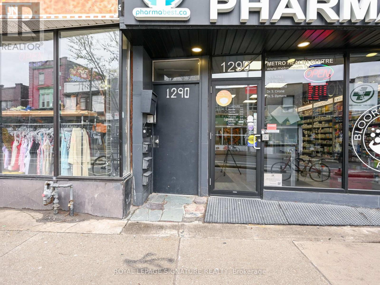 1st - 1290 Bloor Street W, Toronto, Ontario  M6H 1N9 - Photo 2 - W13761470