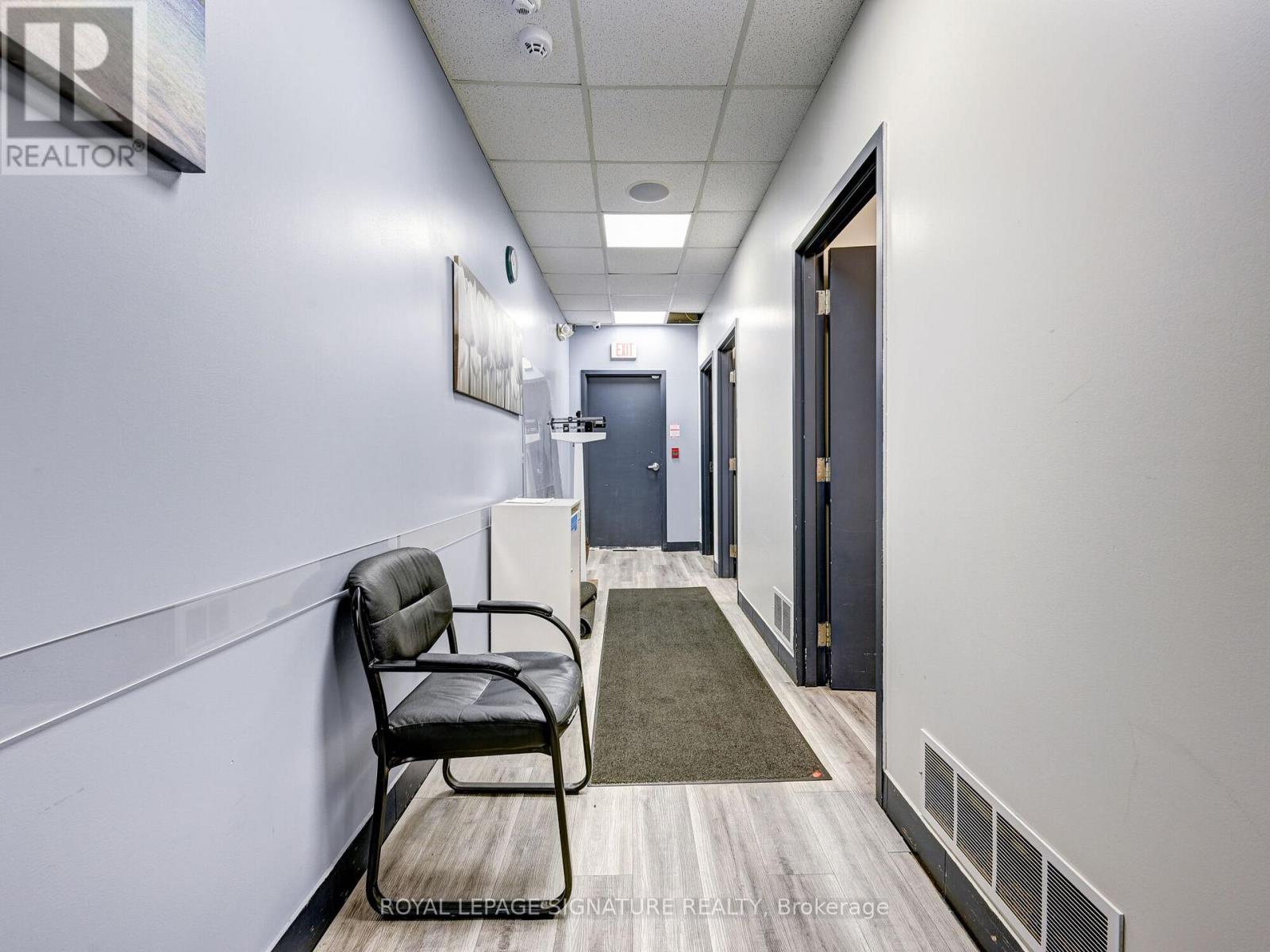 1st - 1290 Bloor Street W, Toronto, Ontario  M6H 1N9 - Photo 4 - W13761470