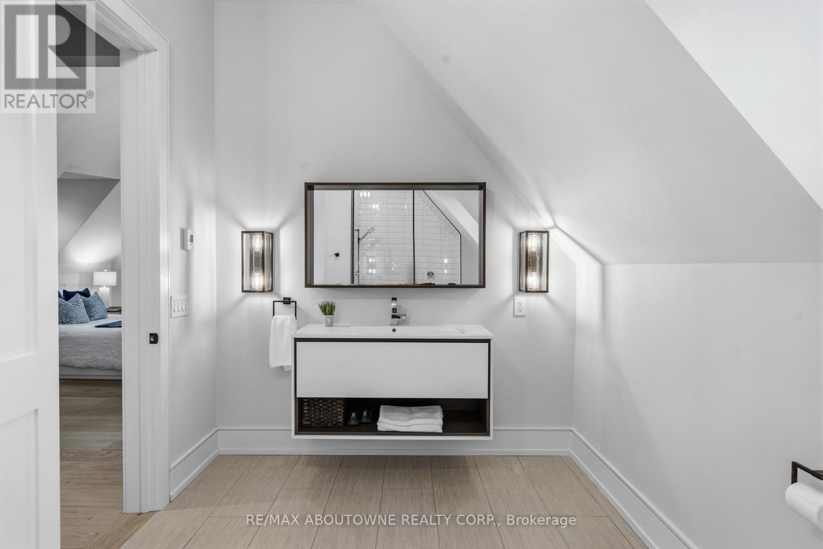 489 Lakeshore Road W, Oakville, Ontario  L6K 1G4 - Photo 22 - W13761512