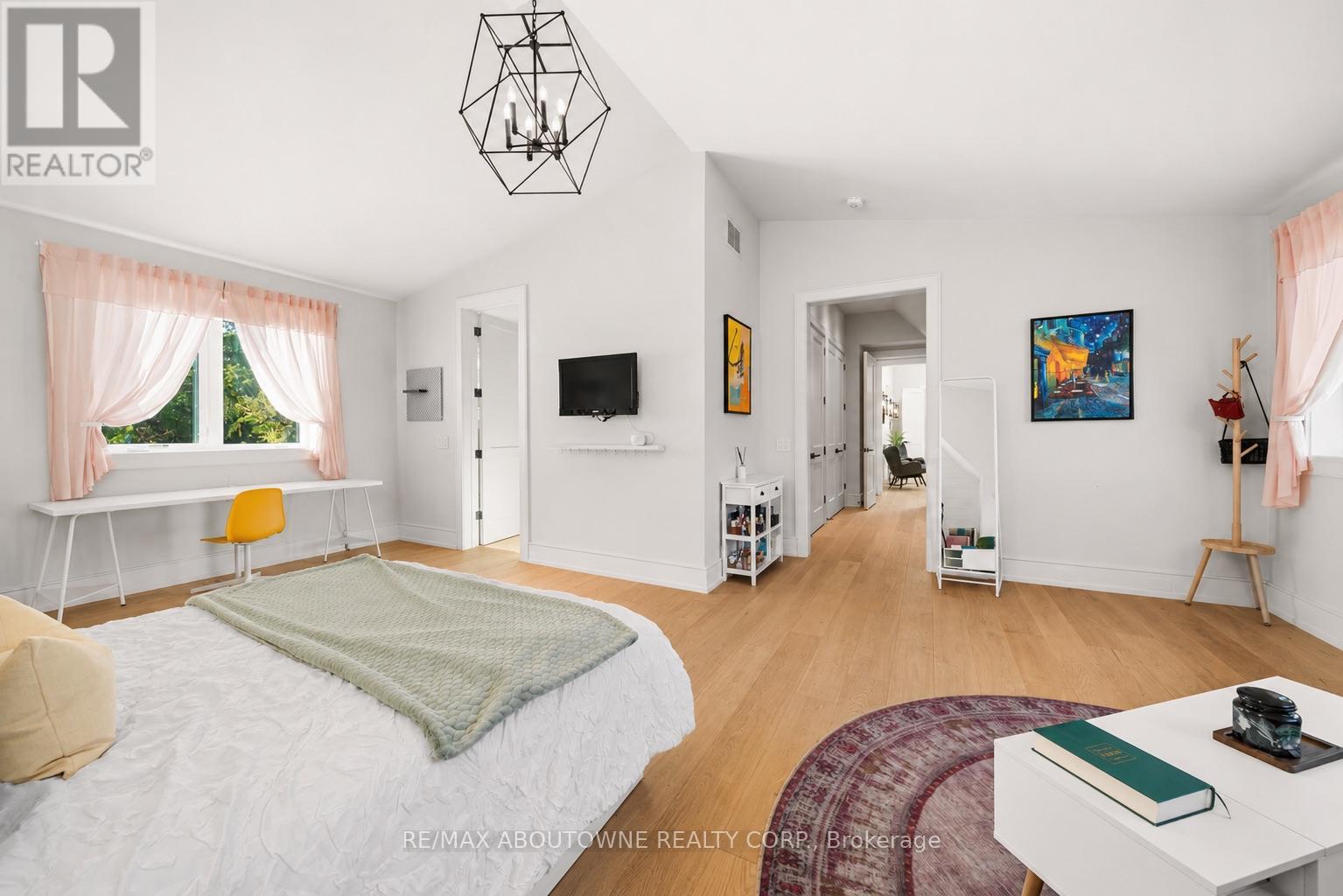 489 Lakeshore Road W, Oakville, Ontario  L6K 1G4 - Photo 23 - W13761512