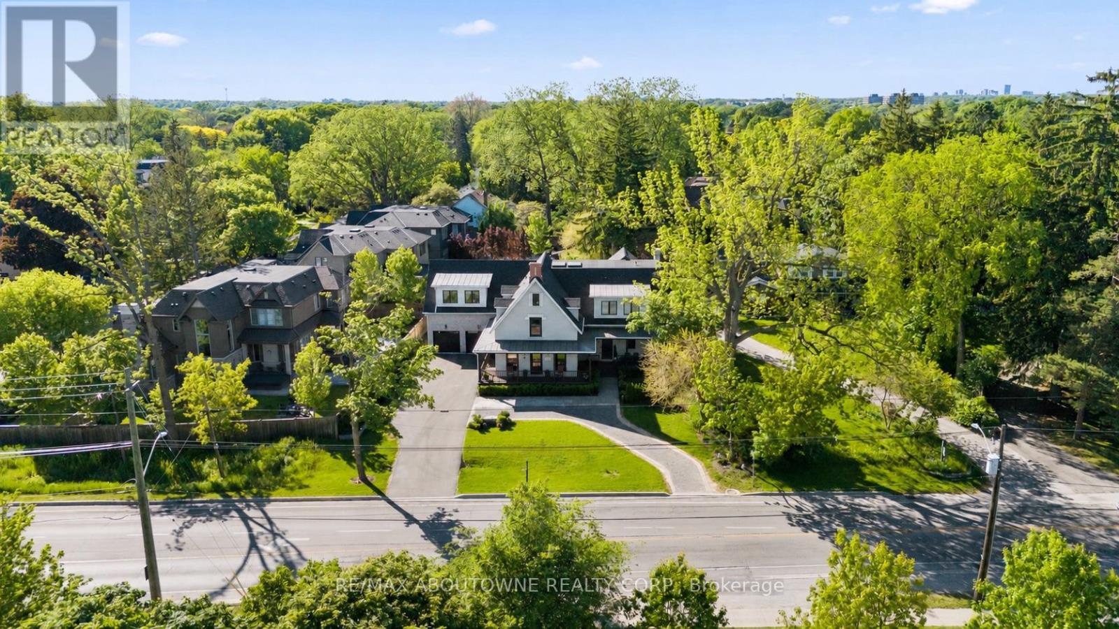 489 Lakeshore Road W, Oakville, Ontario  L6K 1G4 - Photo 3 - W13761512