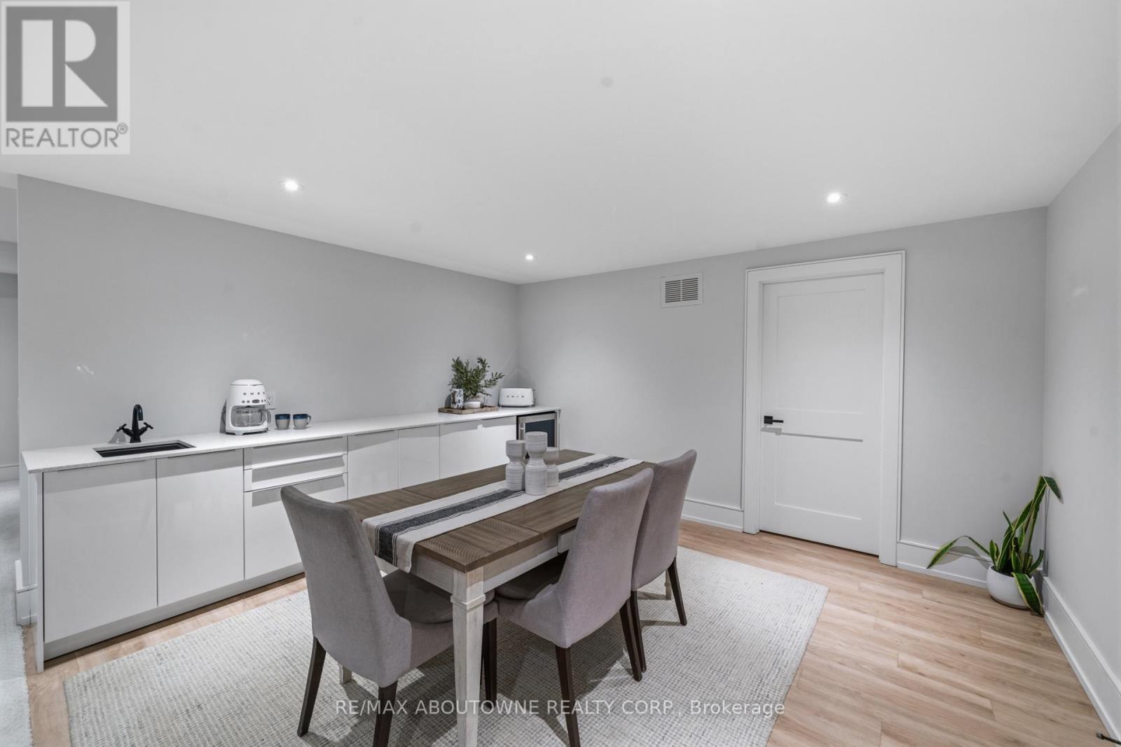 489 Lakeshore Road W, Oakville, Ontario  L6K 1G4 - Photo 31 - W13761512