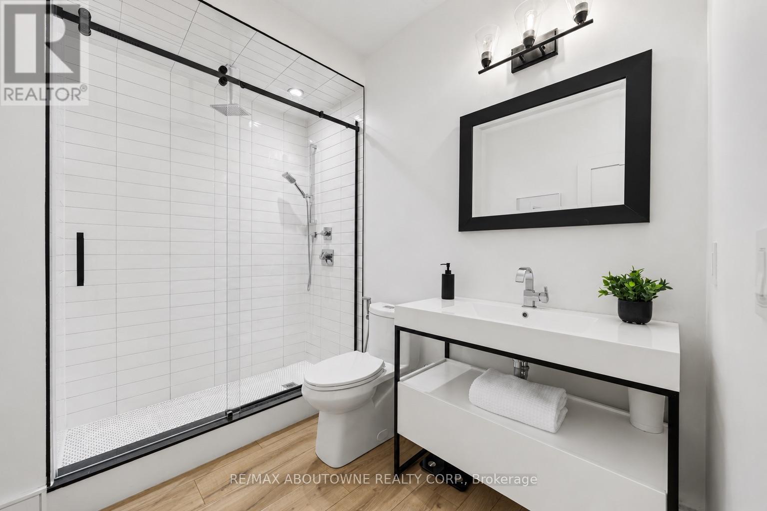 489 Lakeshore Road W, Oakville, Ontario  L6K 1G4 - Photo 33 - W13761512