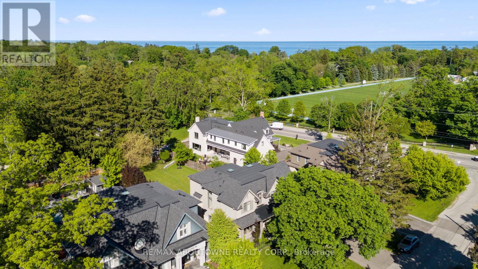 489 Lakeshore Road W, Oakville, Ontario  L6K 1G4 - Photo 4 - W13761512
