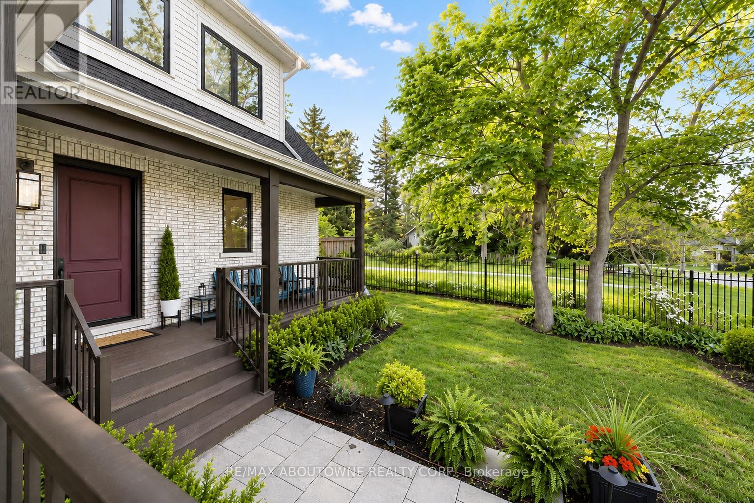 489 Lakeshore Road W, Oakville, Ontario  L6K 1G4 - Photo 5 - W13761512