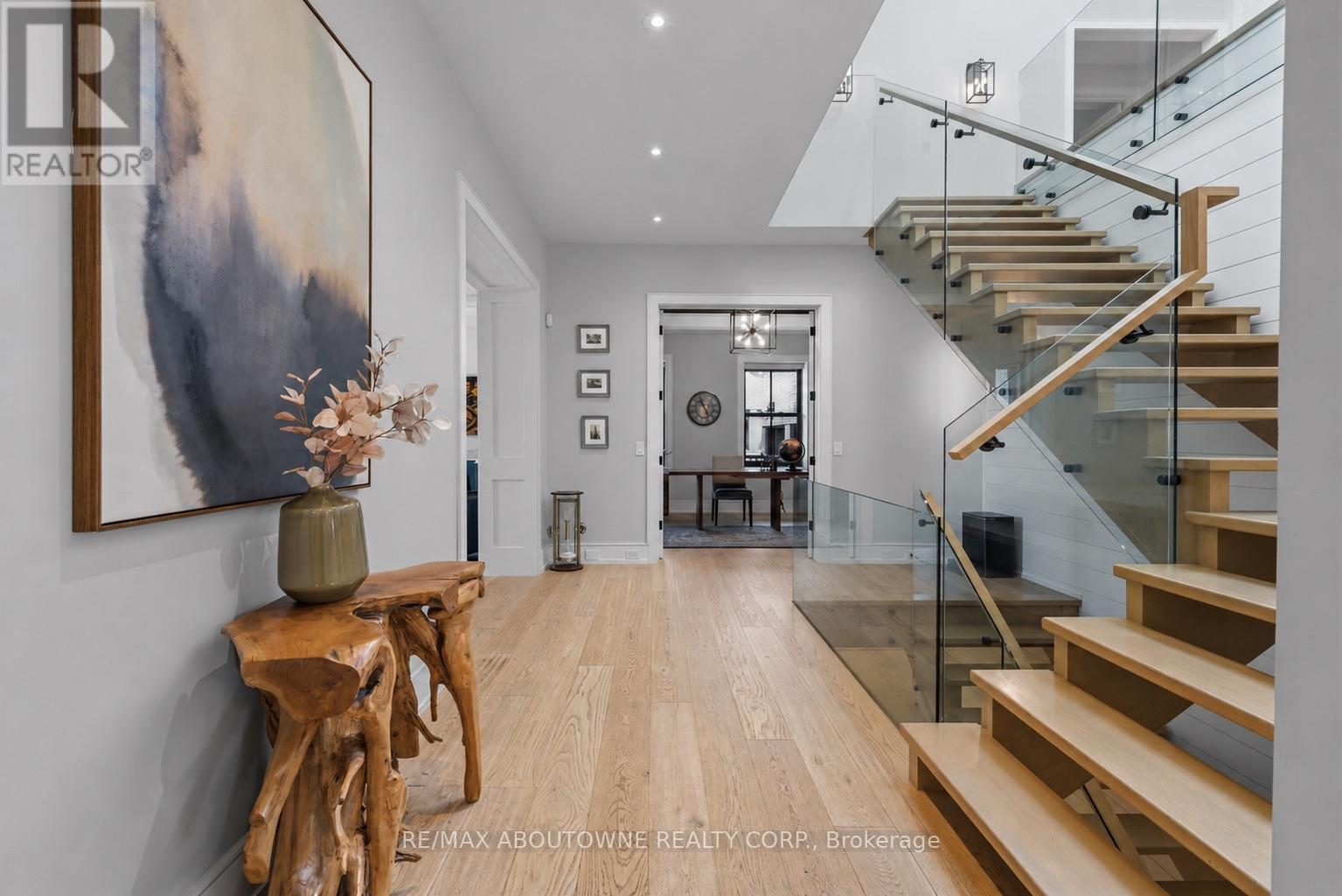 489 Lakeshore Road W, Oakville, Ontario  L6K 1G4 - Photo 6 - W13761512